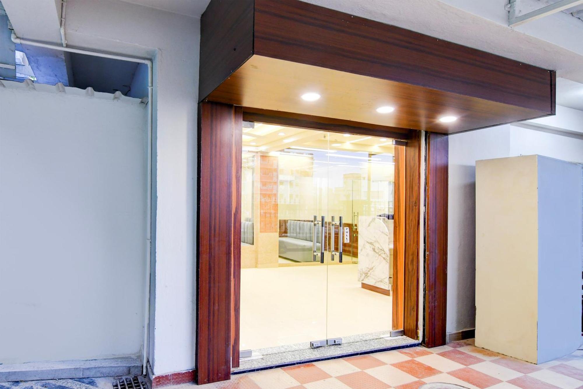 Super Townhouse Kaikhali Near Airport Hotel Kolkata Exterior photo
