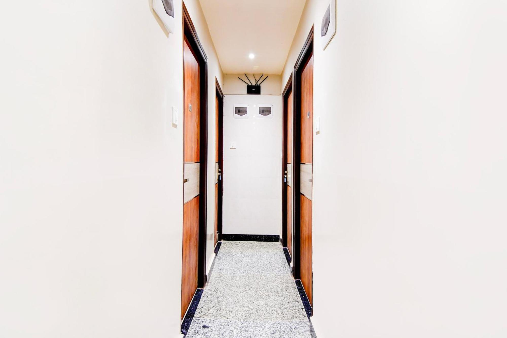 Super Townhouse Kaikhali Near Airport Hotel Kolkata Exterior photo