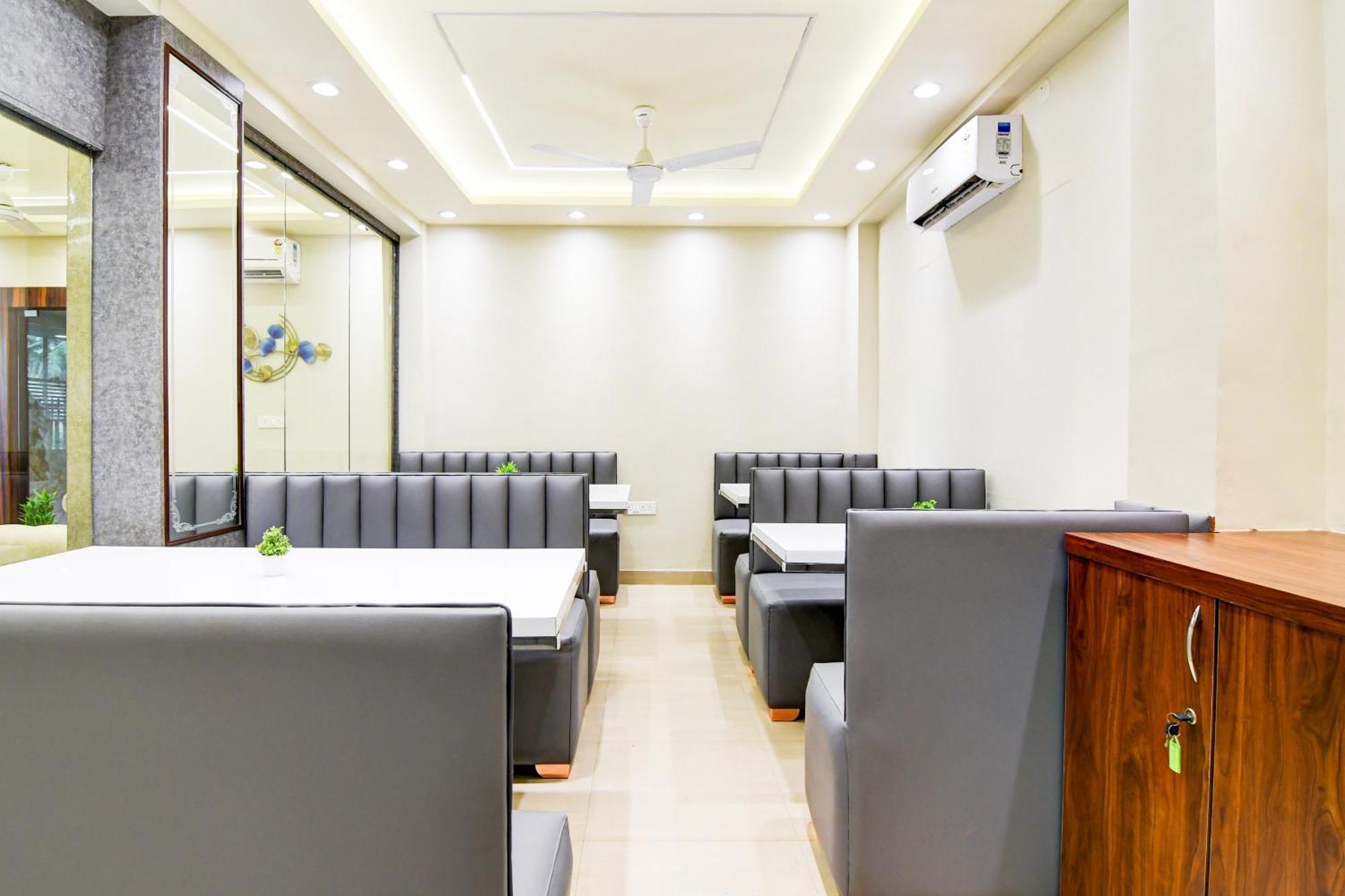 Super Townhouse Kaikhali Near Airport Hotel Kolkata Exterior photo