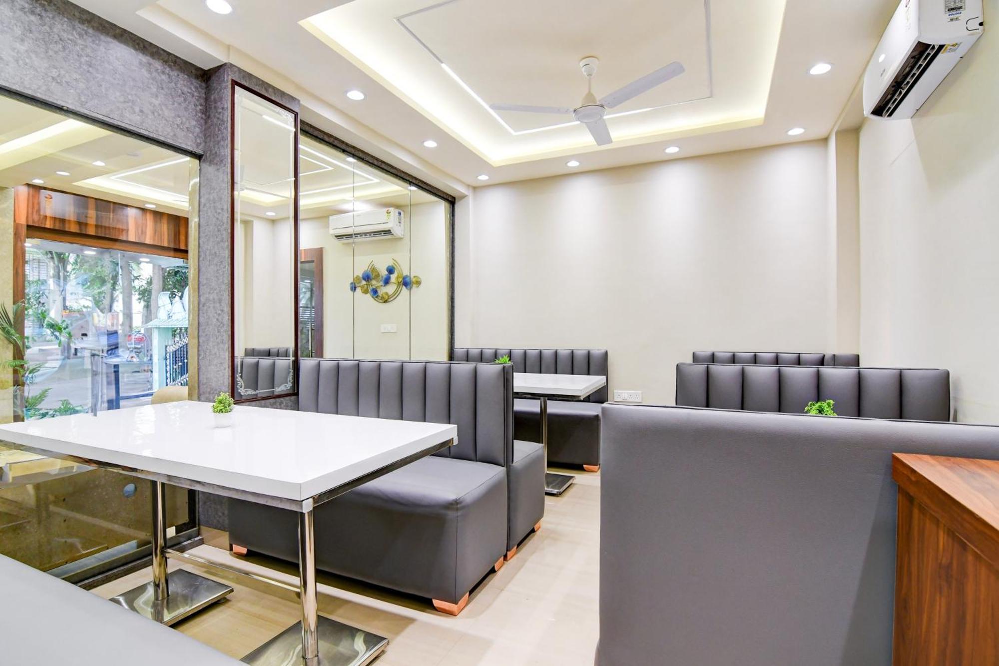 Super Townhouse Kaikhali Near Airport Hotel Kolkata Exterior photo