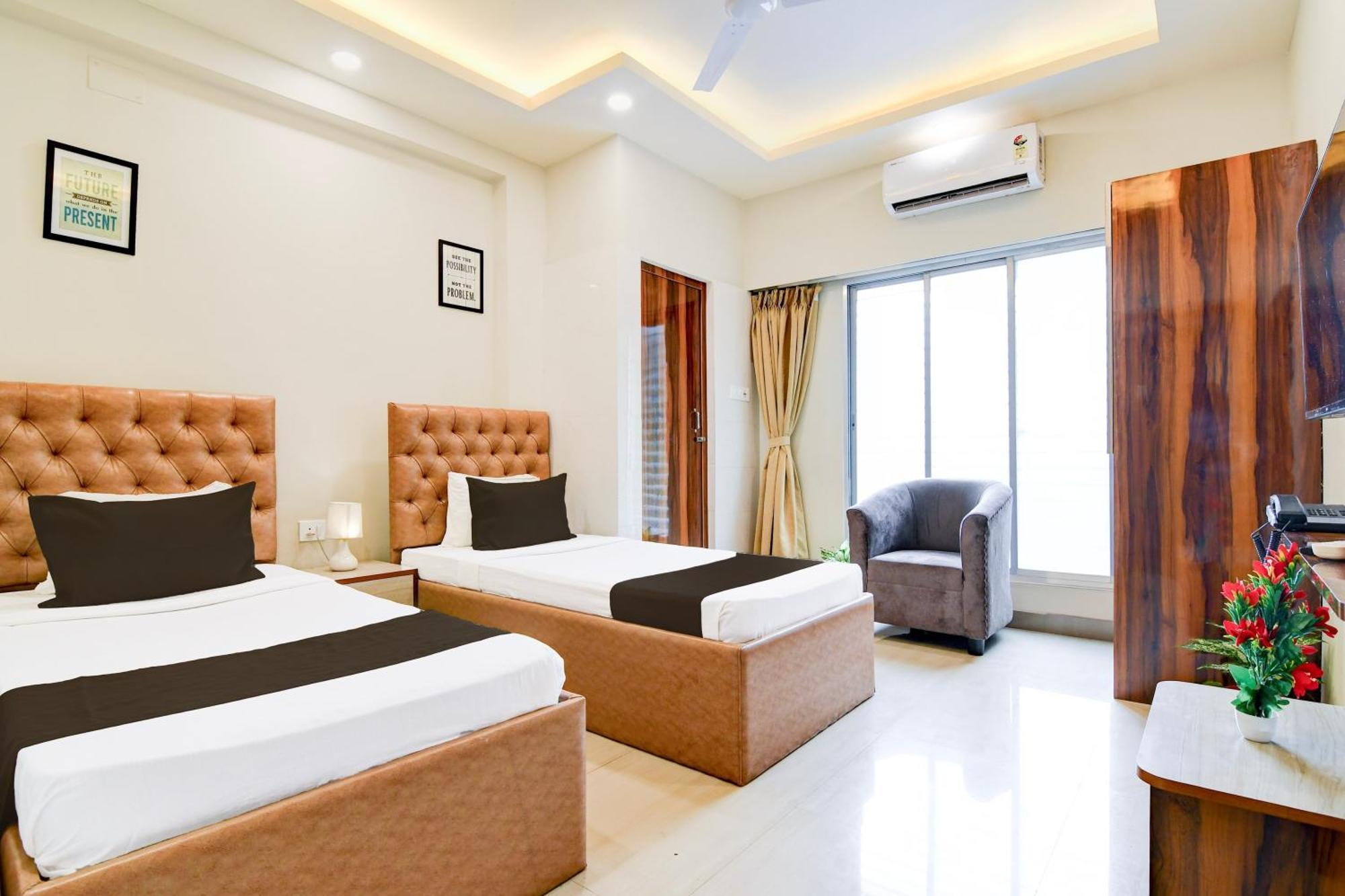 Super Townhouse Kaikhali Near Airport Hotel Kolkata Exterior photo