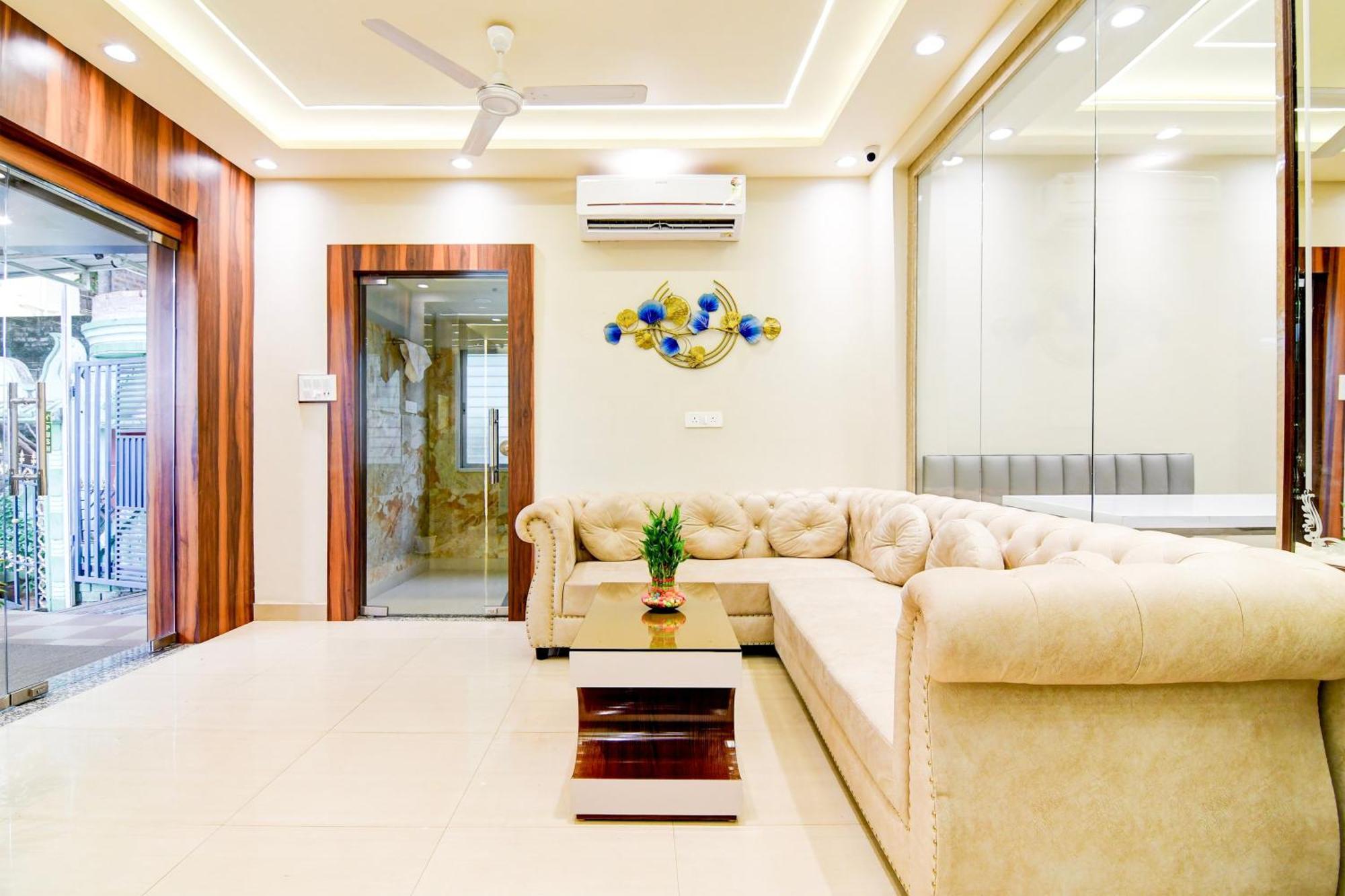 Super Townhouse Kaikhali Near Airport Hotel Kolkata Exterior photo