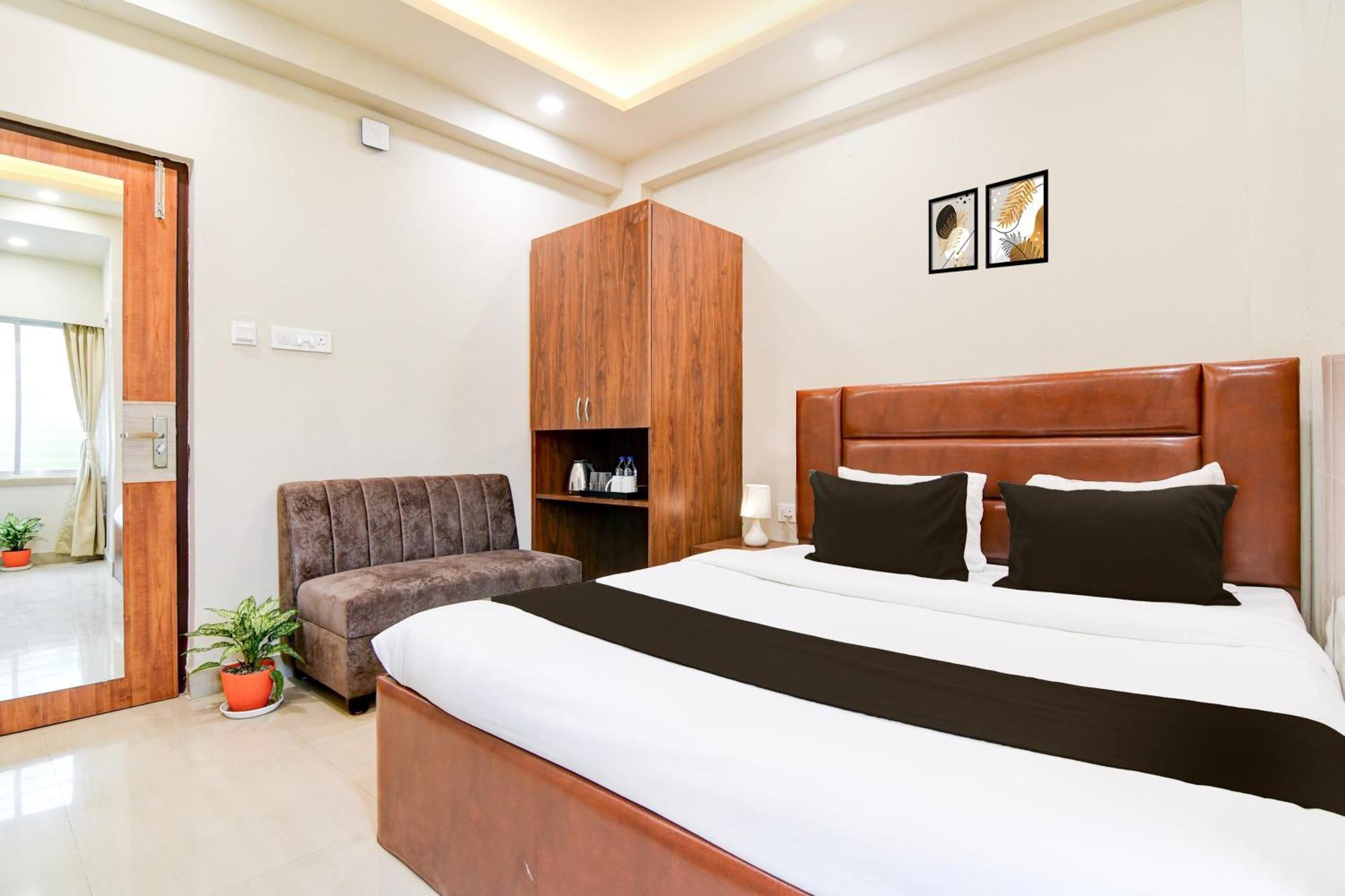 Super Townhouse Kaikhali Near Airport Hotel Kolkata Exterior photo