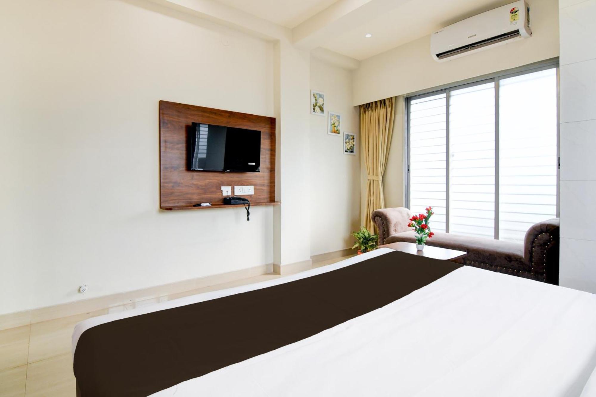 Super Townhouse Kaikhali Near Airport Hotel Kolkata Exterior photo